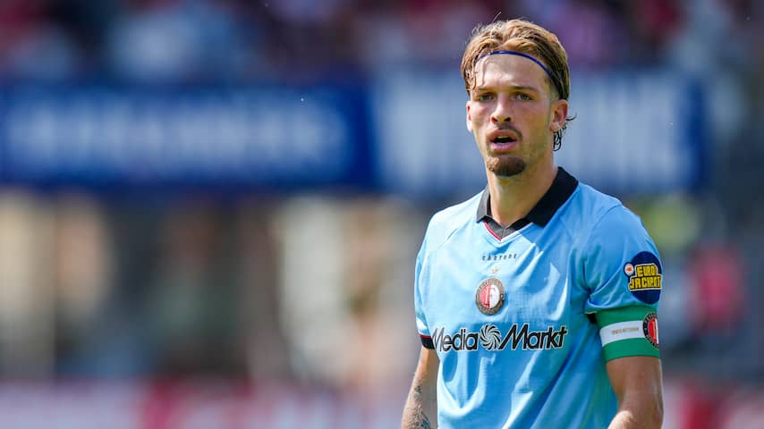 Valente staat direct op als aanvoerder Feyenoord: 'Kreeg kippenvel van de band'