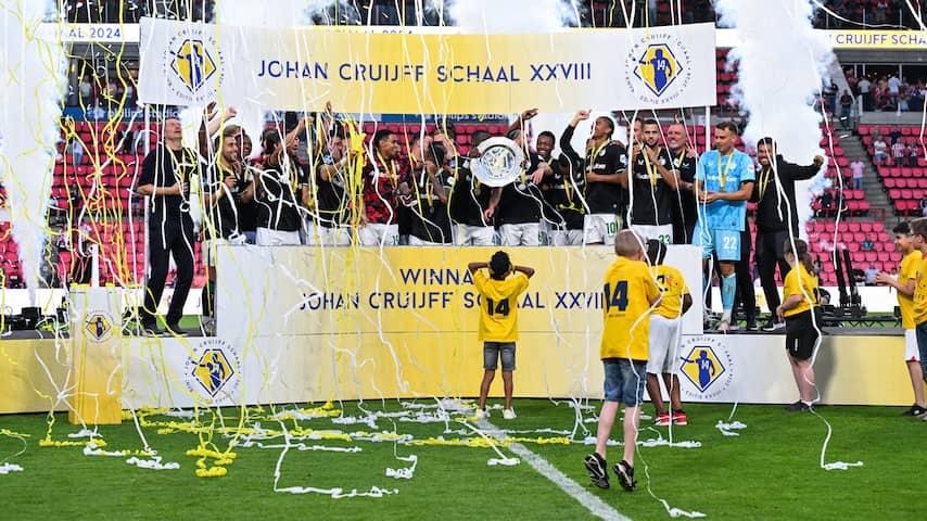 Feyenoord wint Johan Cruijff Schaal na spektakelstuk en penaltyreeks