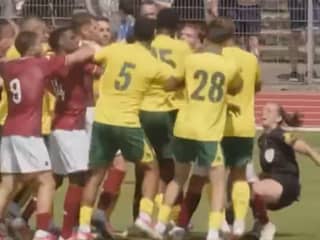 Verhit oefenduel Fortuna Sittard: arbiter loopt hersenschudding op en valt uit