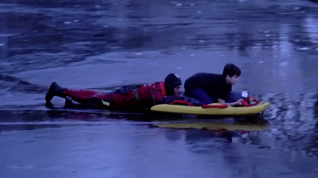 Brandweer redt jongens van eiland na incident op ijs