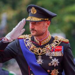 Nieuwe Noorse koning Haakon begint regeerperiode omringd door schandalen