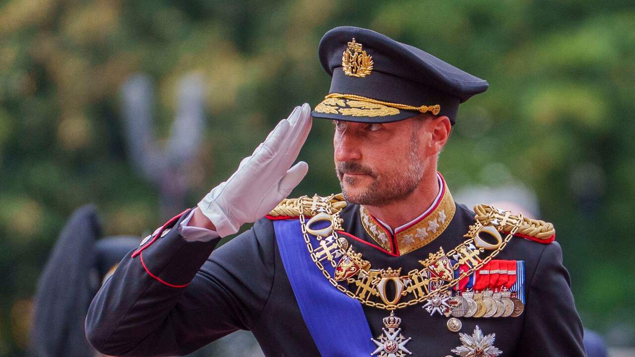 Foto bij Hoe de nieuwe Noorse koning Haakon met familieschandalen moet dealen