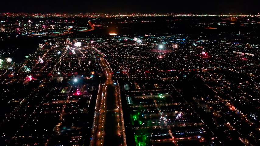 Prachtige dronebeelden tonen zee van vuurwerk boven Den Haag