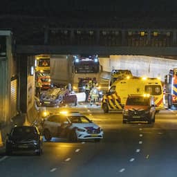 Schipholtunnel dicht door ongeluk waarbij auto over de kop sloeg