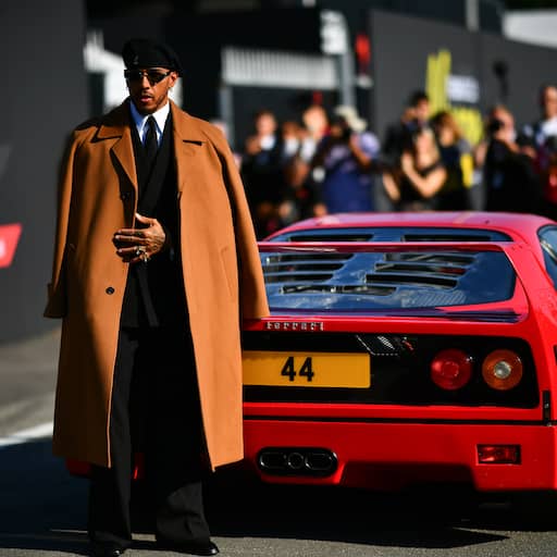 Illustratie bij: Hamilton steelt show op Monza met speciale Ferrari: 'Dit gebeurt nooit meer'