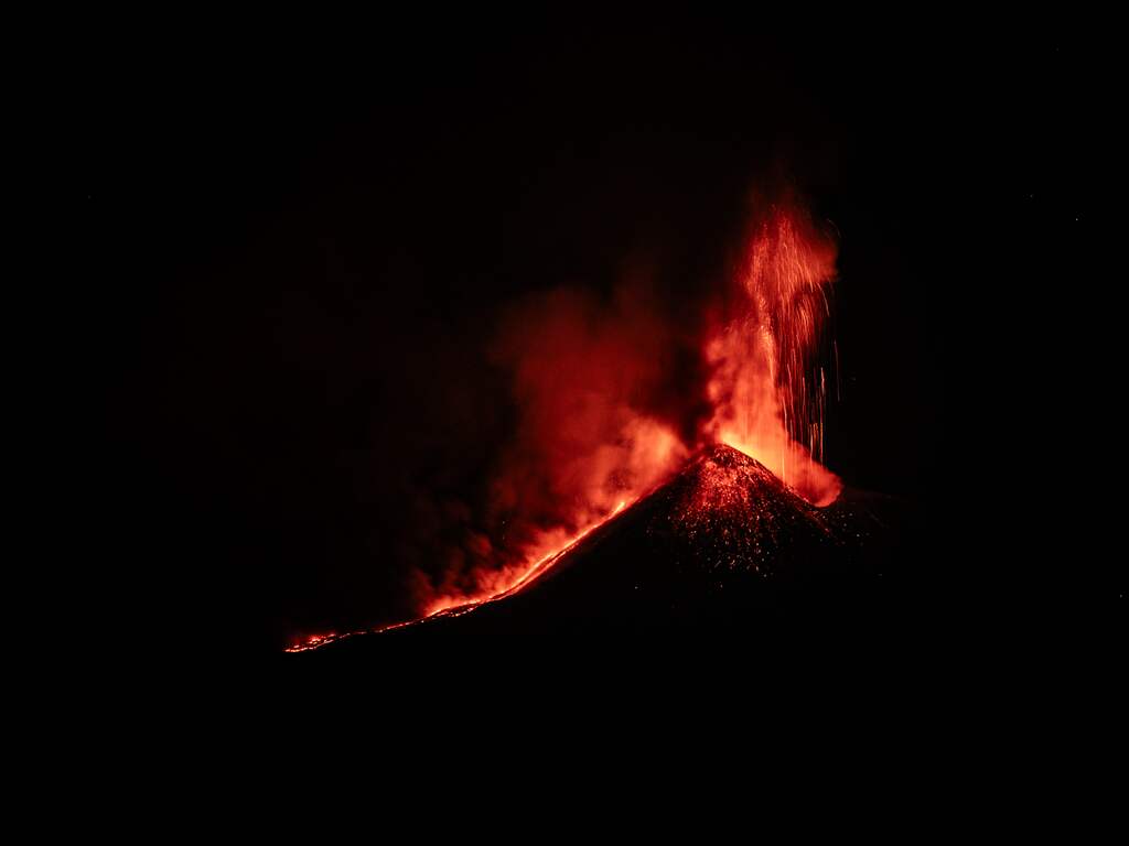 Voorlopig geen vliegverkeer naar Catania op Sicilië door uitbarsting Etna