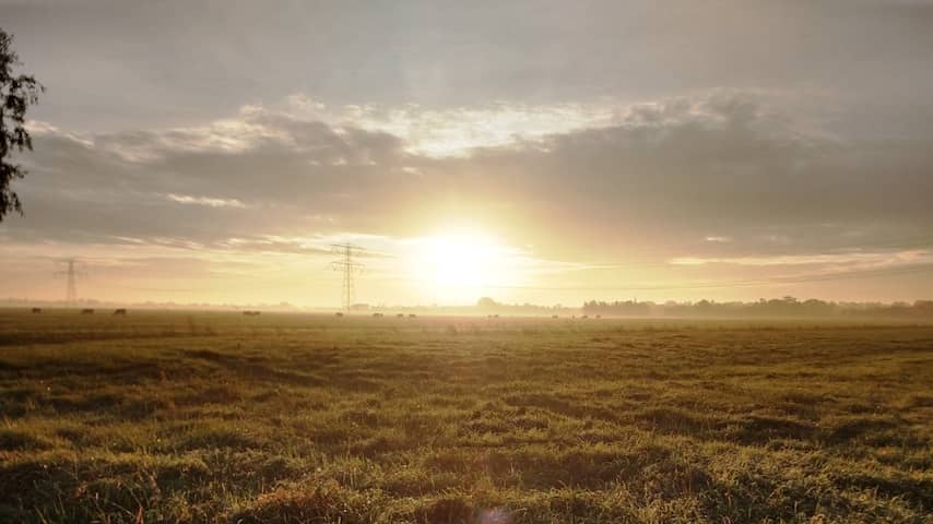 Zondag 20 oktober: De zon laat zich zien op de vroege morgen.