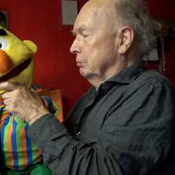 Video | Paul Haenen stopt met de stem van Bert: 'Waar ben je nou, Ernie?'