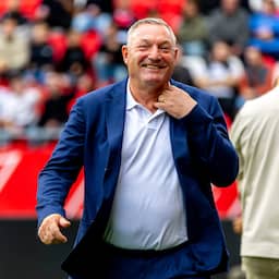 Utrecht-trainer Jans prijst staflid Janssen na succesrijke corners: 'Echt ons wapen'