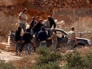 Israëlische kolonisten sluiten al dagen Palestijnse families in op Westoever