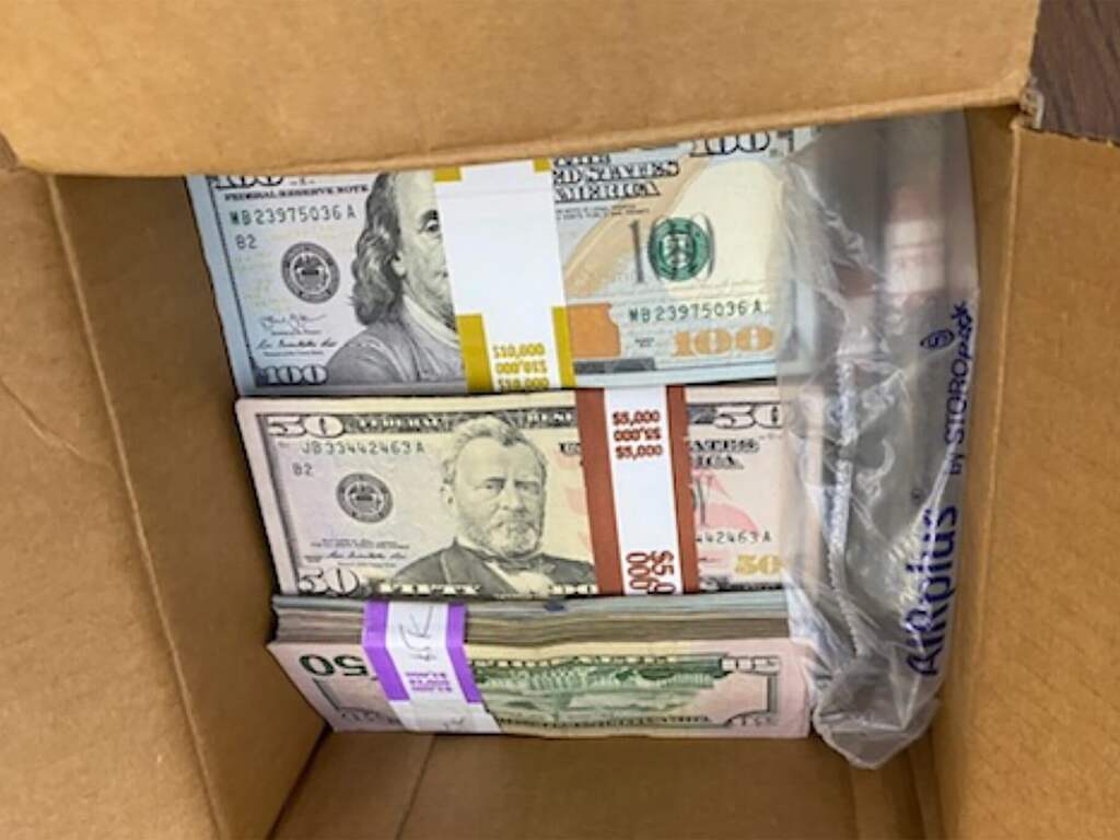 Amerikaanse universiteit ontvangt mysterieuze doos vol geld