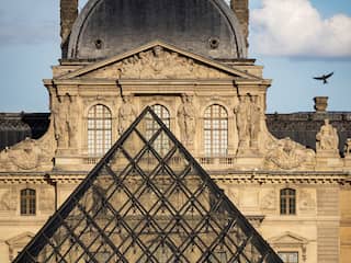 Geruchtmakende inbraak in Louvre wordt verfilmd