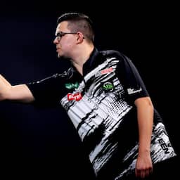 Live WK darts | Van Veen snapt dat zijn partij saai was, later Van Gerwen