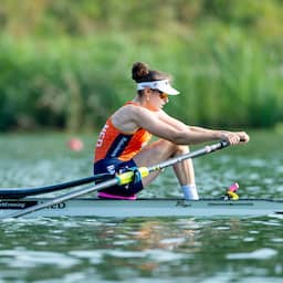 Femke van de Vliet bezorgt Nederland eerste medaille op WK roeien in eigen land