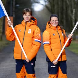 Jens van 't Wout en Kimberley Bos vlaggendragers bij openingsceremonie Spelen
