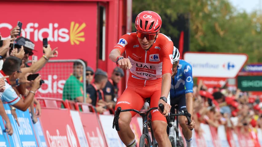 Pogacar ontsnapt aan val in afdaling van gravelklim en wint opnieuw Vuelta-rit