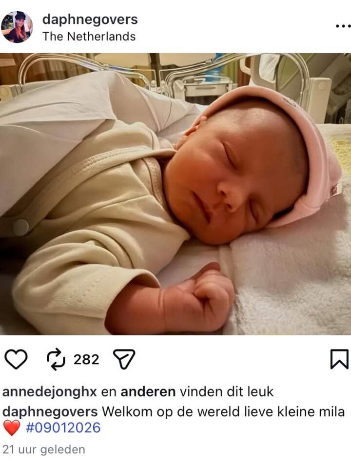 Vợ cũ của Michael van Gerwen sinh con gái Mila | Tin đồn | NU.nl