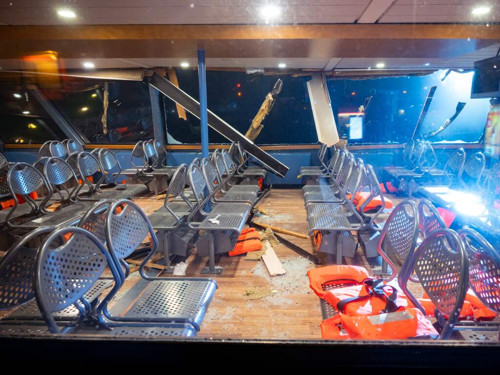 Gewonden bij botsing tussen vrachtschip en pont in haven Hamburg