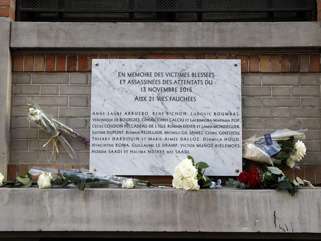 Franse aanklagers eisen levenslang zonder vrijlating tegen aanslagpleger Parijs