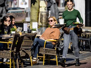 Werkenden met minimumloon gaan er volgende maand flink op vooruit