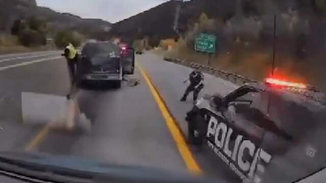 Man scheurt in gestolen shuttlebus langs agenten in VS