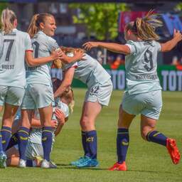 Twente Vrouwen wint KNVB-beker en deelt tik uit aan PSV met oog op titelstrijd