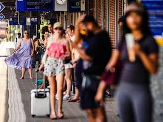 Treinkaartjes en -abonnementen brengen weer geld in het laatje van de NS