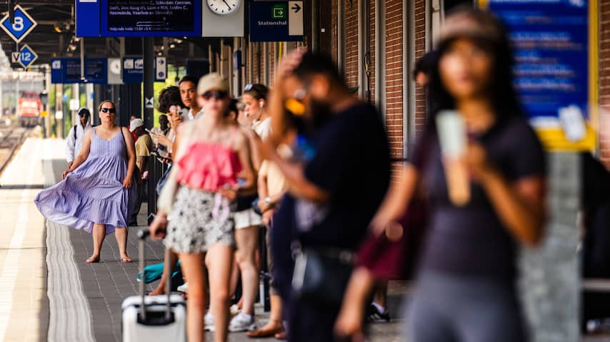 Treinkaartjes en -abonnementen brengen weer geld in het laatje van de NS