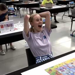 Video | Nederlandse is de snelste op WK legpuzzelen in Spanje