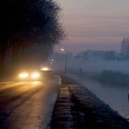 Dichte mist in zuidwesten en Friesland zorgt voor hinder voor ochtendspits