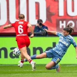 Ajax Vrouwen lijkt titel te kunnen vergeten na afstraffing bij FC Twente