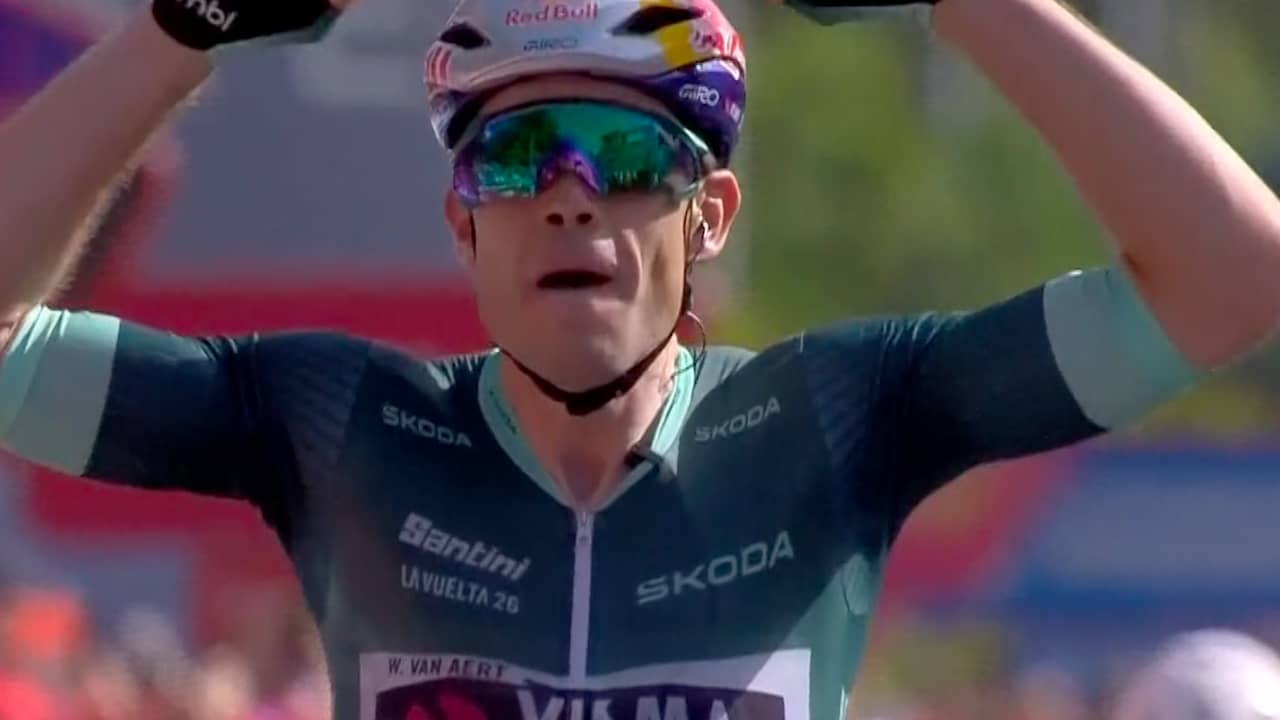 Van Aert sprint naar winst in bloedhete etappe Vuelta