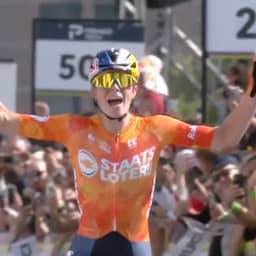 Video | Kijk hoe Vollering op fraaie wijze voor het eerst wereldkampioene wordt