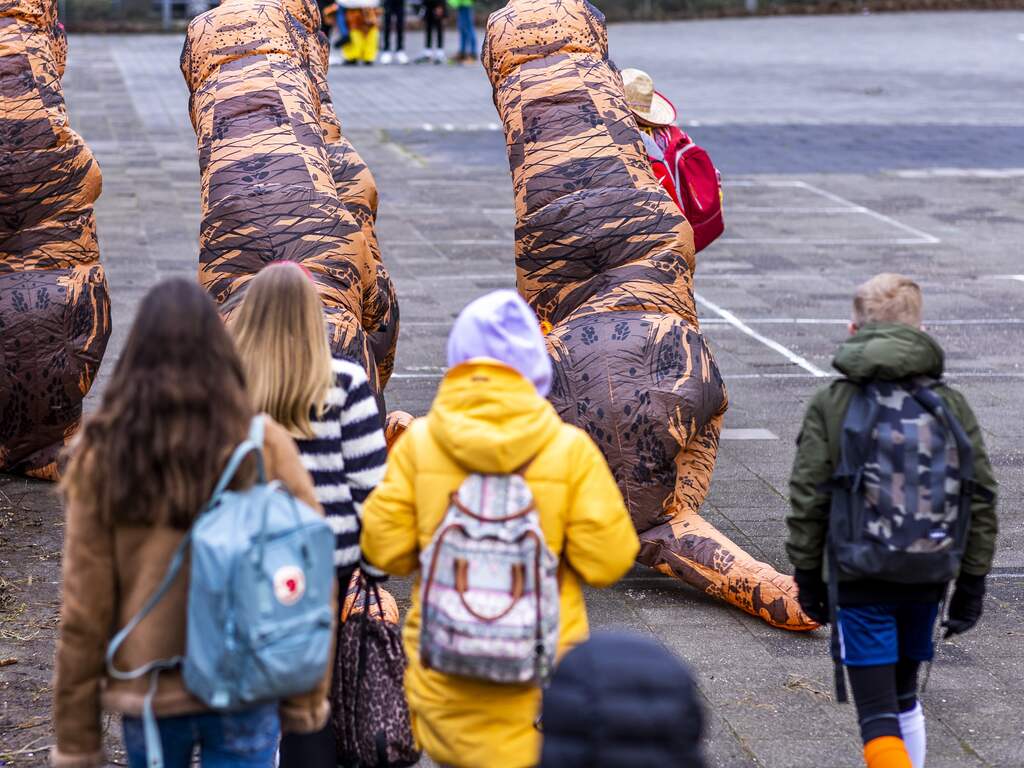 Kinderombudsman wil ook aanpak om pesten buiten school tegen te gaan