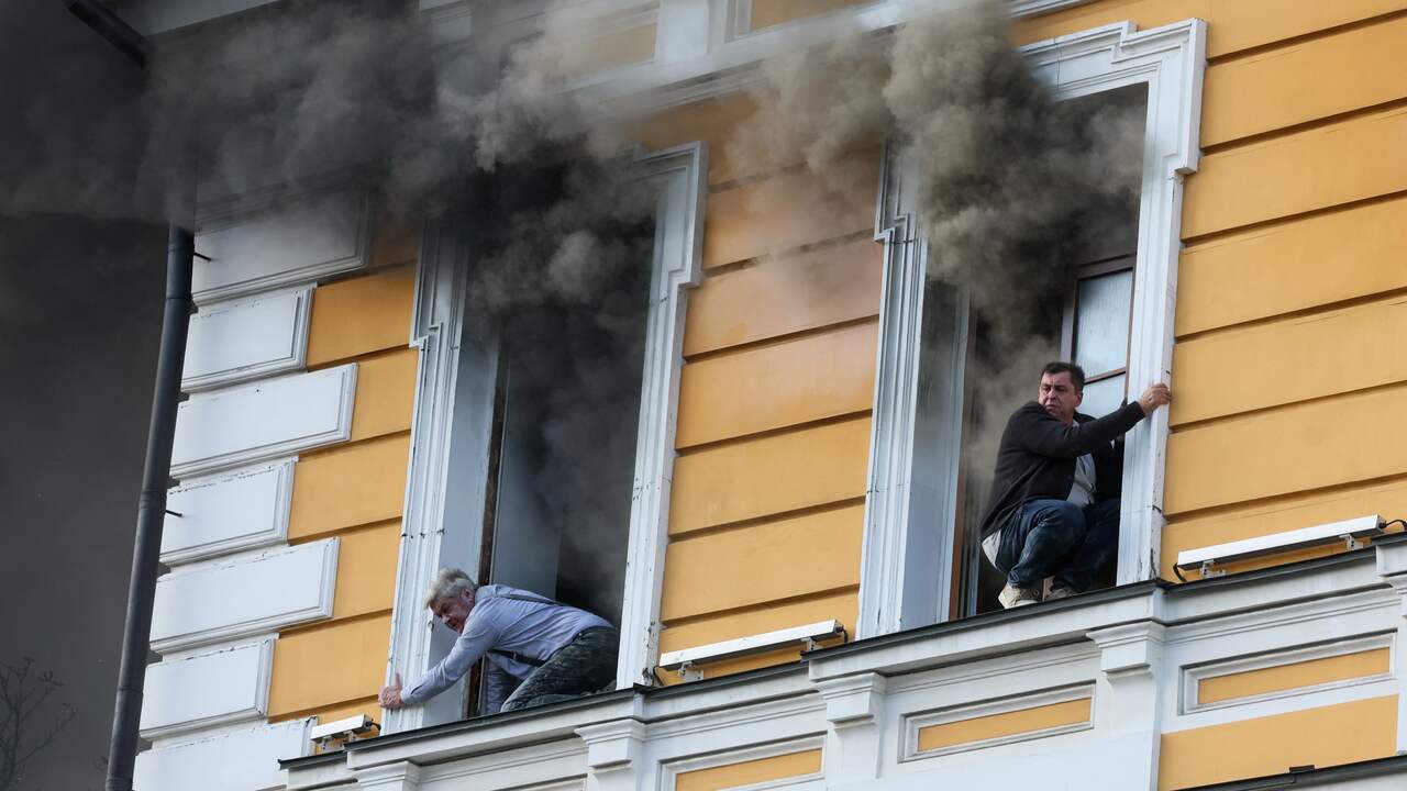 Foto bij Dode na droneaanval op gebouwen in Kyiv, mensen vluchten door raam