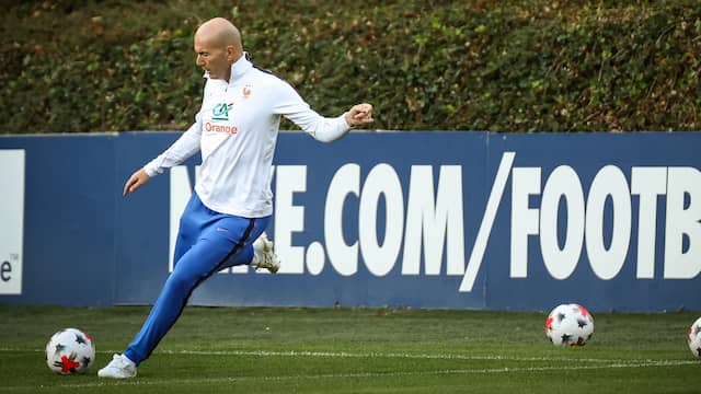 Zidane toont fluwelen techniek tijdens eerste training als bondscoach van Frankrijk