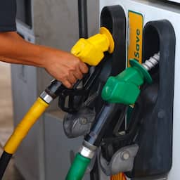 Benzine en diesel worden iets goedkoper, maar olieprijs blijft gevoelig