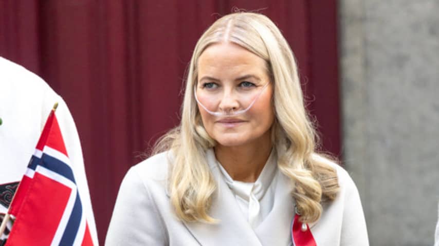 Noorse koningin Mette-Marit mist troonrede koning Haakon vanwege ziekte