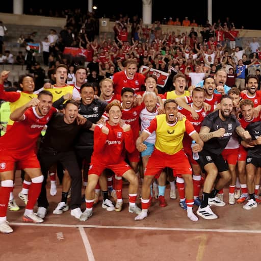 FC Twente voltooit comeback via verlenging en pakt Conference League-ticket