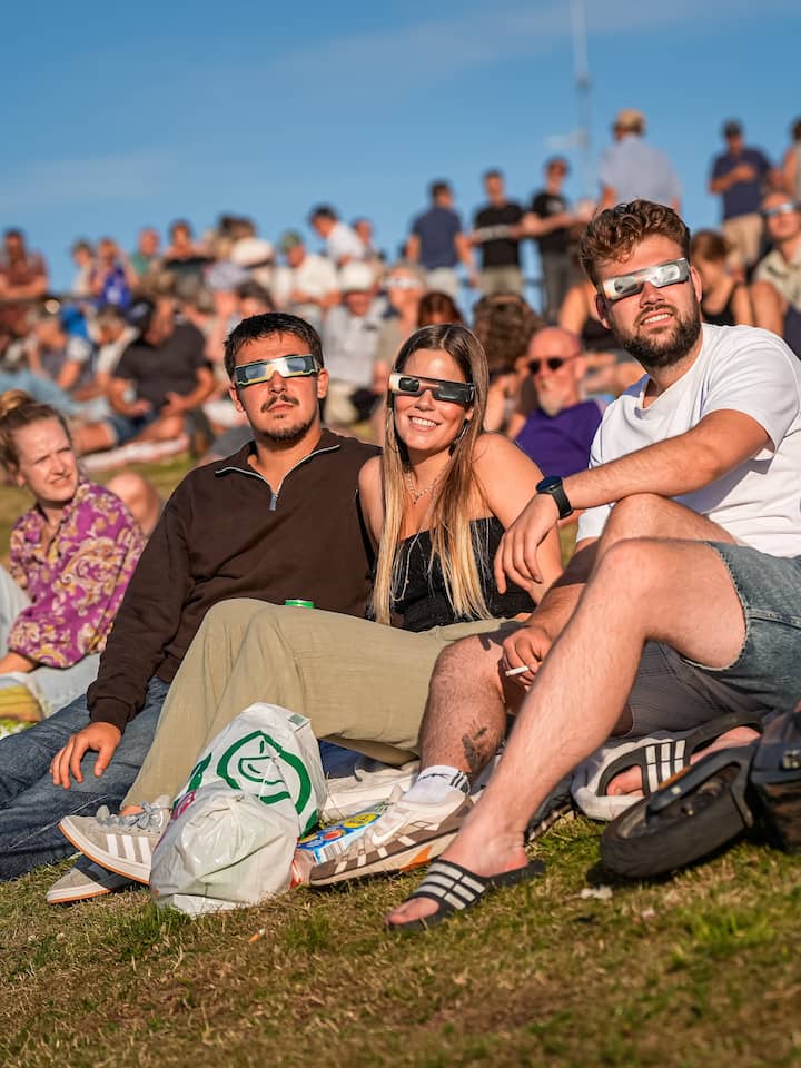 In heel Nederland keken mensen naar eclips