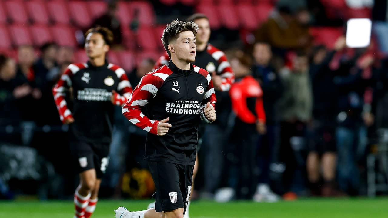 Live Eredivisie | PSV in speciaal shirt tegen Heerenveen, Bajraktarevic start