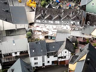 Urker gezin dat gered werd uit ingestort hotel vernoemt baby naar redder