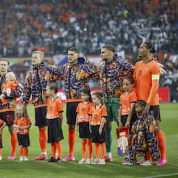 Ook reservespelers gaan tijdens WK het veld op voor volksliederen