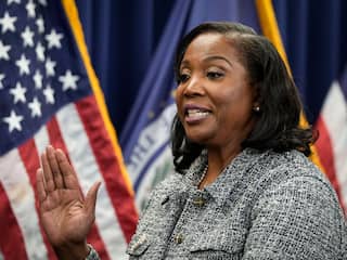 Hooggerechtshof blokkeert direct ontslag Fed-bestuurder Lisa Cook door Trump