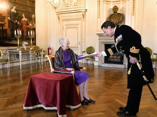 Deense koningin Margrethe (85) met verkoudheid in ziekenhuis opgenomen ...
