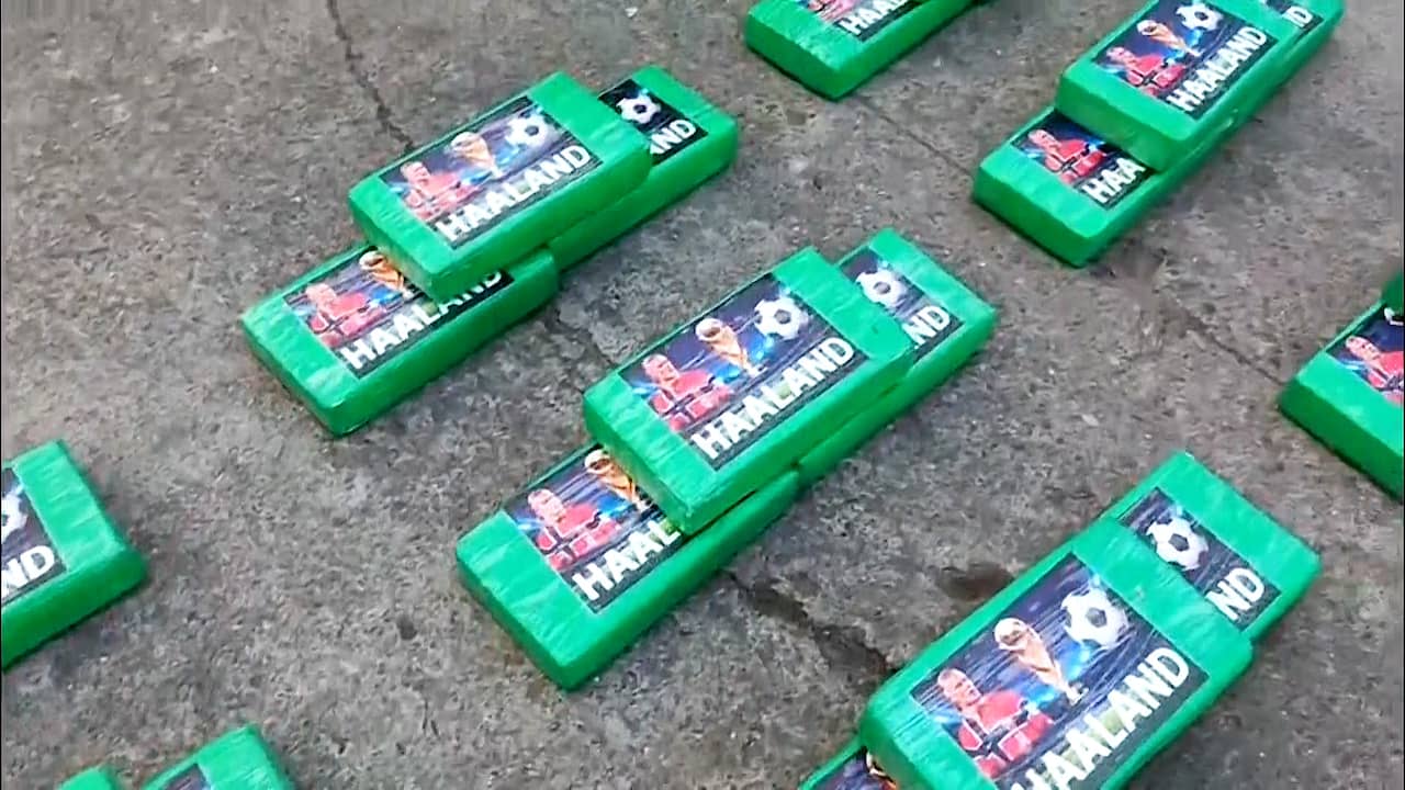 Honderden pakketten cocaïne met afbeelding Haaland gevonden in Ecuador