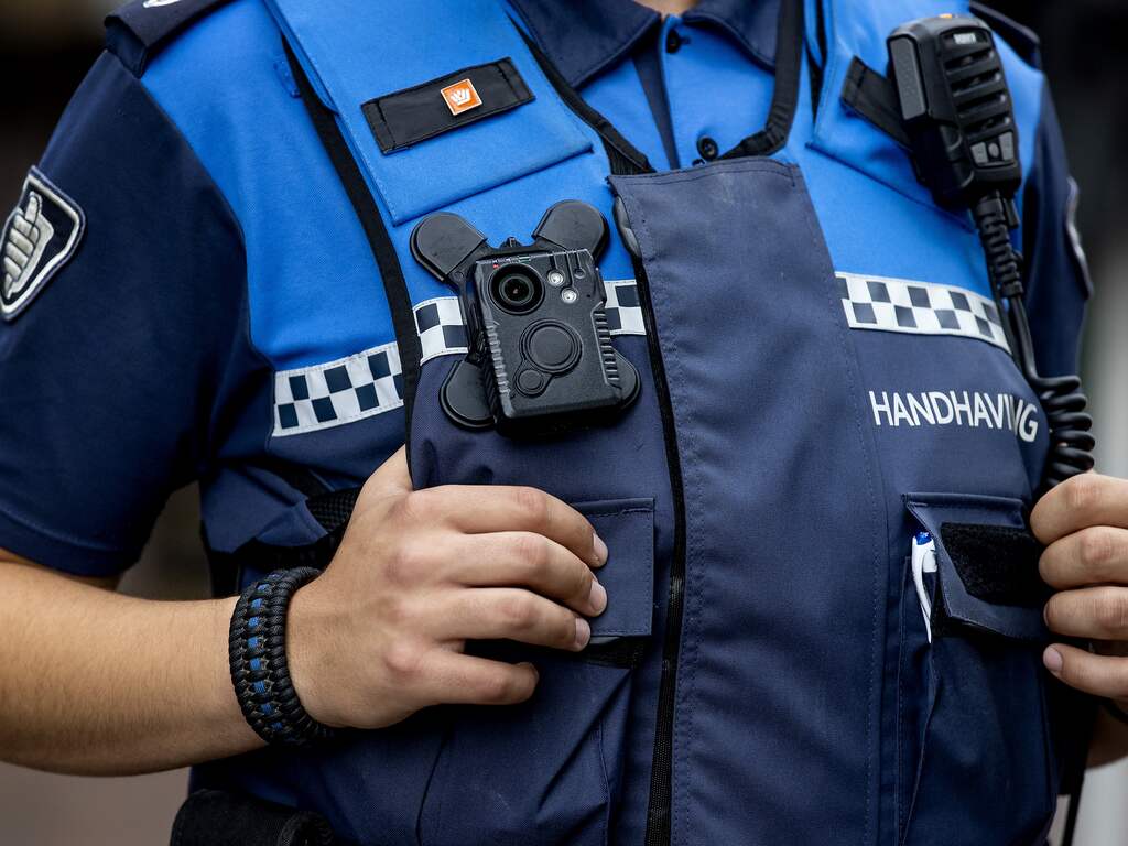 Man in Roosendaal aangehouden omdat hij handhavers beet en sloeg