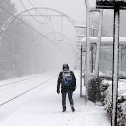 Live sneeuw | Meerdere scholen dicht, Rijkswaterstaat vreest al voor avondspits