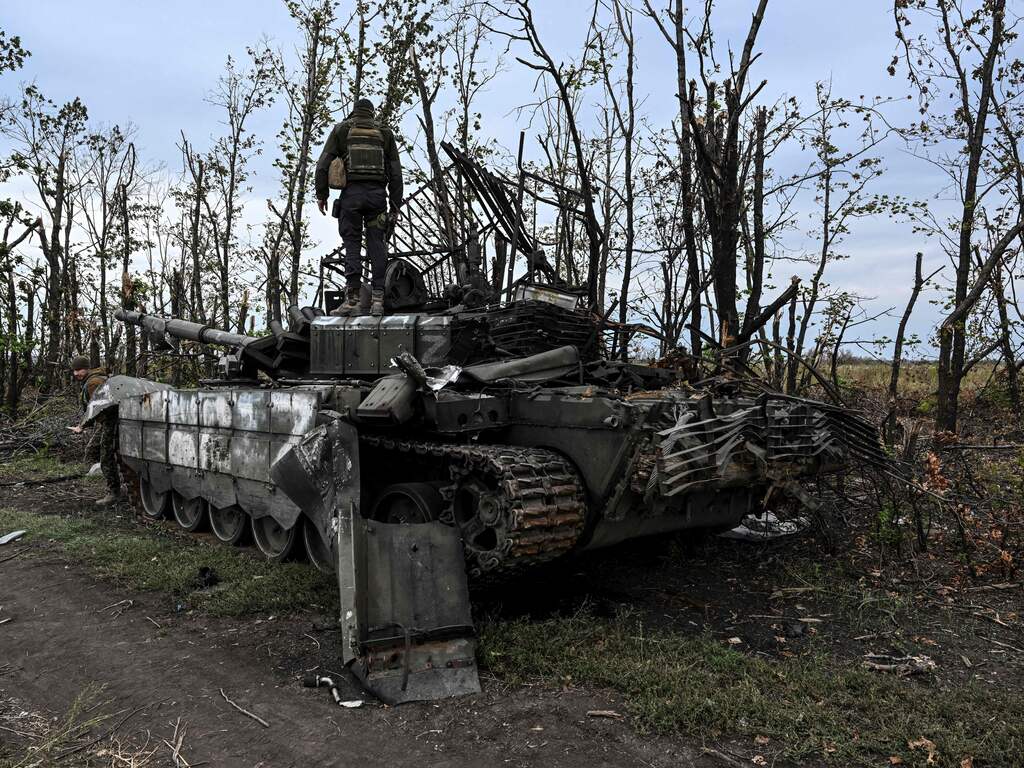 Russische vernielde tank in Oekraïne
