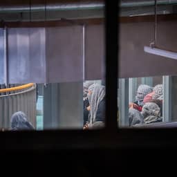 Politie staakt ontruiming bezetting Radboud-gebouw, blijft terrein beveiligen
